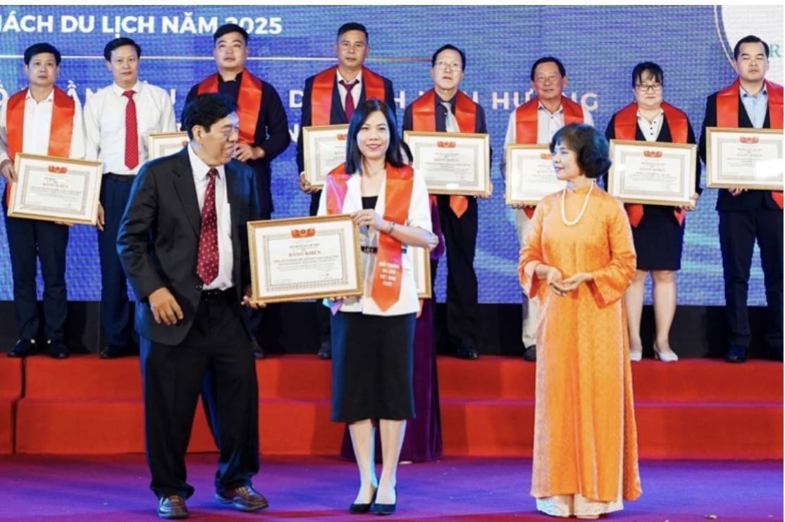 Khu du lịch Quốc tế Đồi Rồng đón nhận Danh hiệu điểm đến tiêu biểu, khẳng định vị thế khu đô thị du lịch biển hàng đầu miền bắc