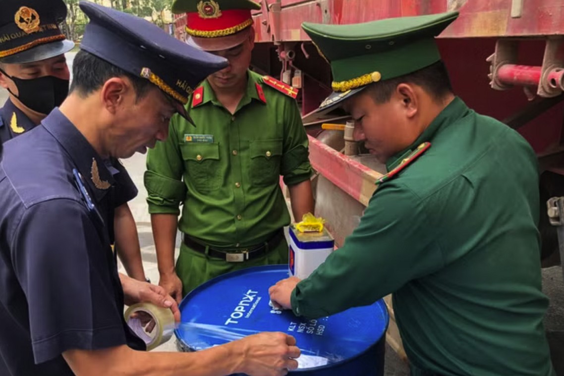 Quảng Trị: Phát hiện khoảng 1.900 lít nhiên liệu vận chuyển trái phép ra biên giới