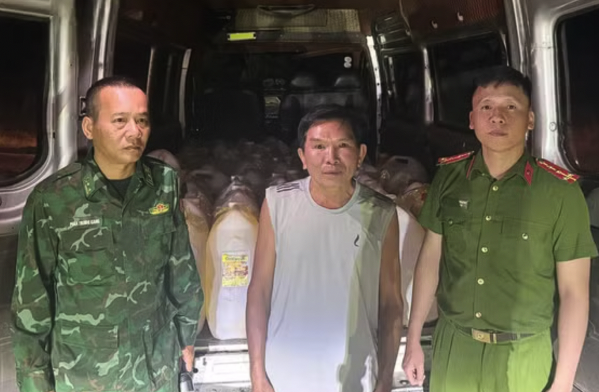 Quảng Trị: Phát hiện khoảng 1.900 lít nhiên liệu vận chuyển trái phép ra biên giới