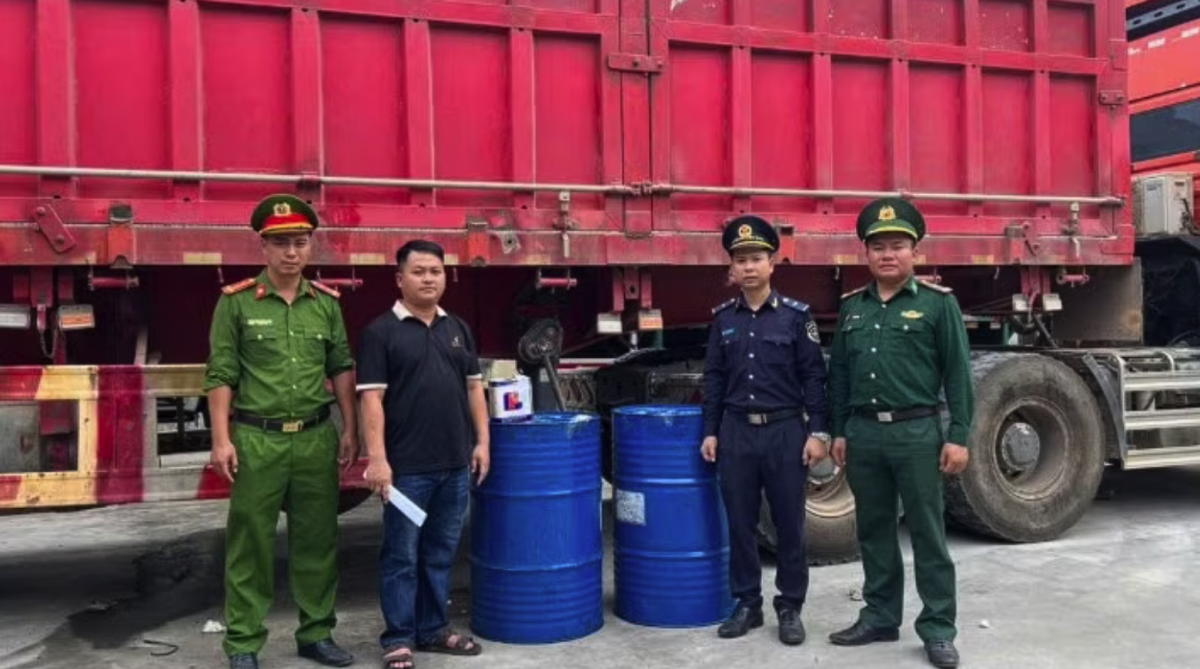 Quảng Trị: Phát hiện khoảng 1.900 lít nhiên liệu vận chuyển trái phép ra biên giới