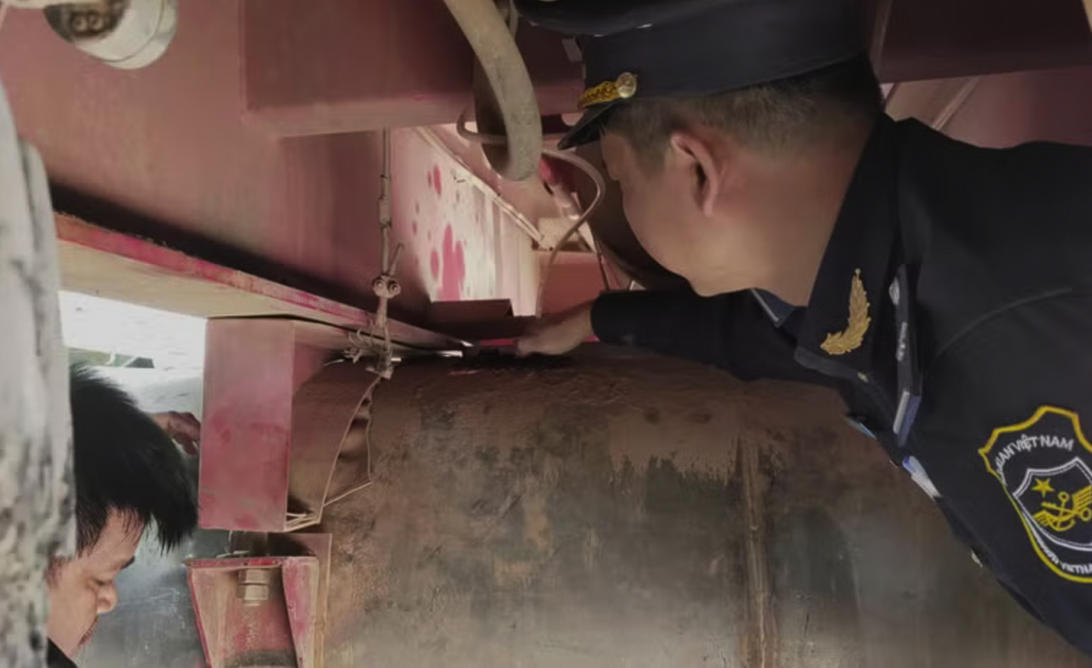 Quảng Trị: Phát hiện khoảng 1.900 lít nhiên liệu vận chuyển trái phép ra biên giới