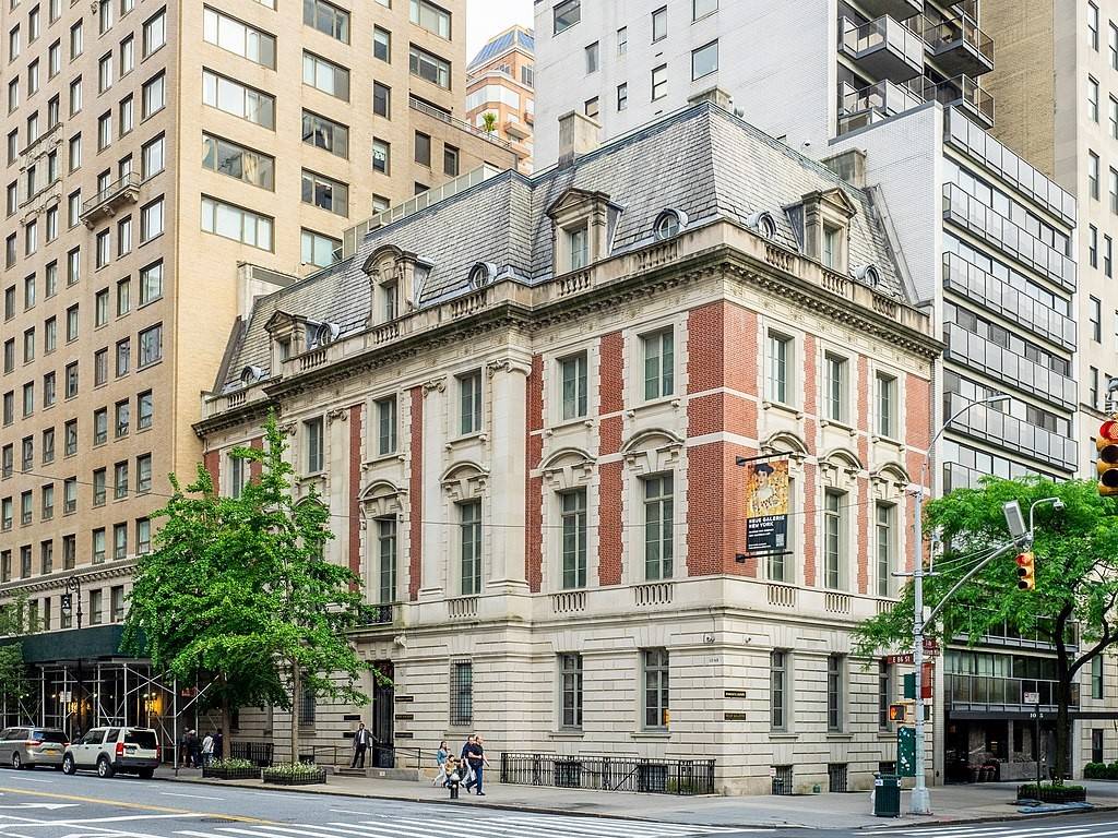 Bảo tàng Neue Galerie tại thành phố New York là một bảo tàng dành riêng cho nghệ thuật và thiết kế Đức và Áo đầu thế kỷ 20, trưng bày các tác phẩm của những nghệ sĩ nổi tiếng như Gustav Klimt và Egon Schiele.