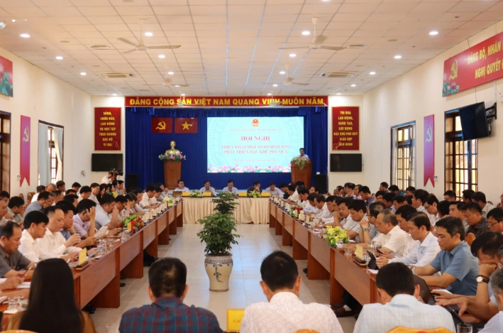 Chủ tịch UBND tỉnh Lâm Đồng thúc đẩy tiến độ hạ tầng – dịch vụ tại Đặc khu Phú Quý