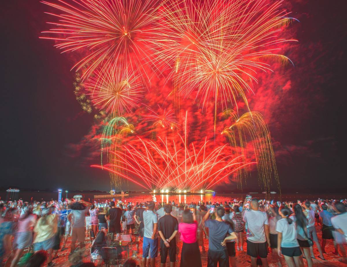  Màn trình diễn pháo hoa mãn nhãn tại Sun Elite City. Ảnh: Ánh Dương.