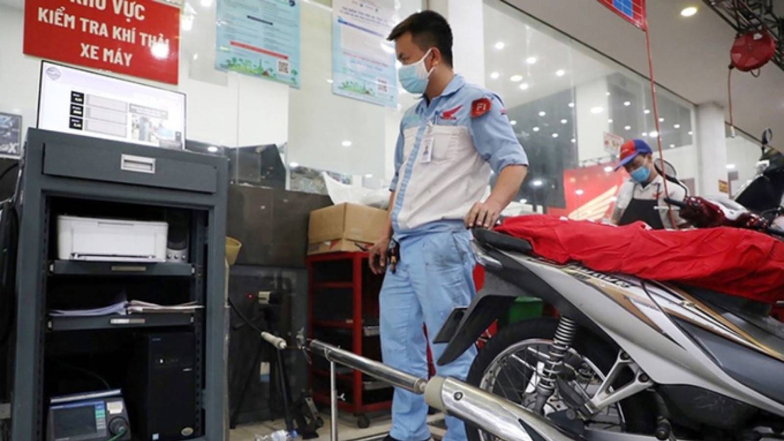 Bộ Xây dựng đề xuất miễn kiểm định khí thải trực tiếp với xe máy dưới 5 năm