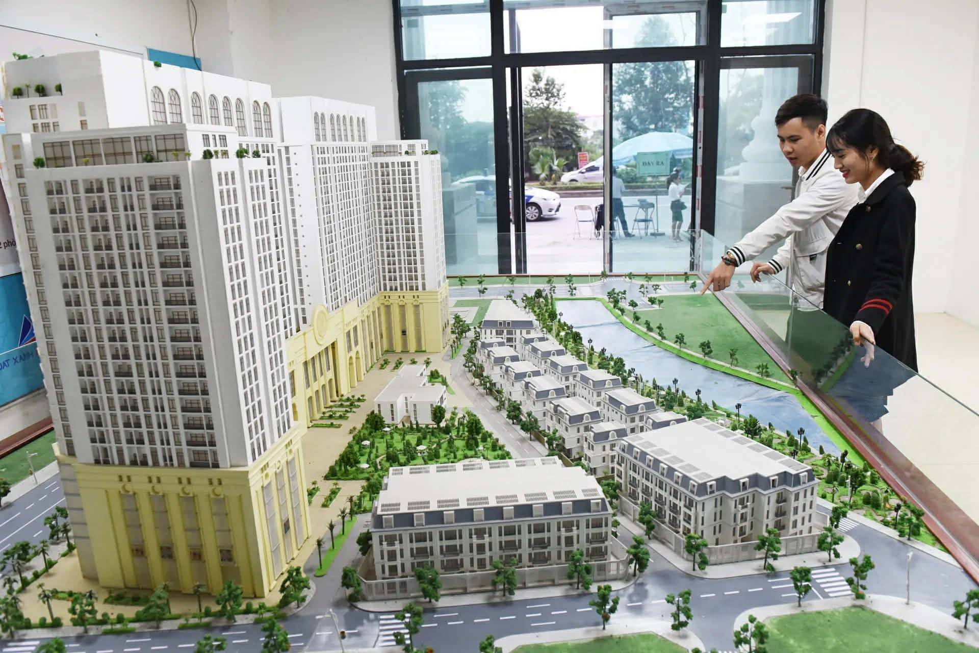 Thị trường nhà ở tại TP. Hồ Chí Minh quý chững nhịp, người mua “giữ tiền”