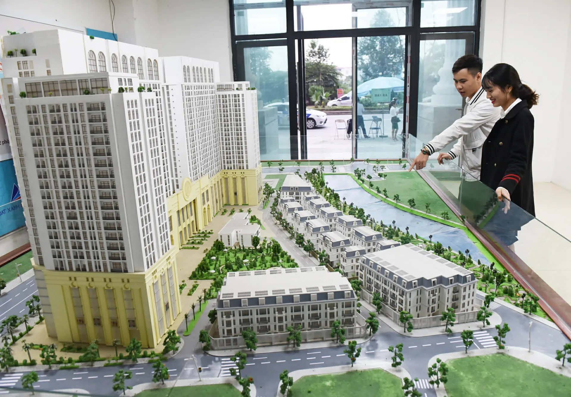 Thị trường nhà ở tại TP. Hồ Chí Minh quý chững nhịp, người mua “giữ tiền”