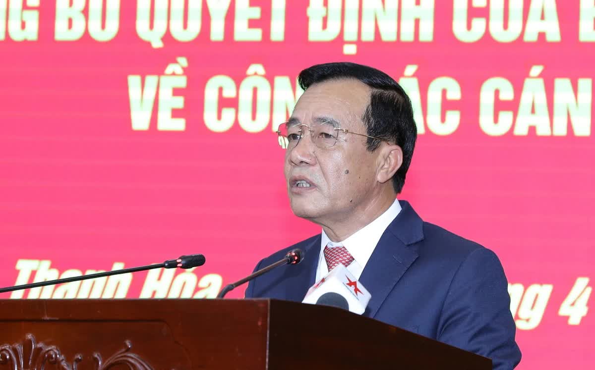 Bí thư Tỉnh ủy Lê Đức Thái phát biểu nhận nhiệm vụ.