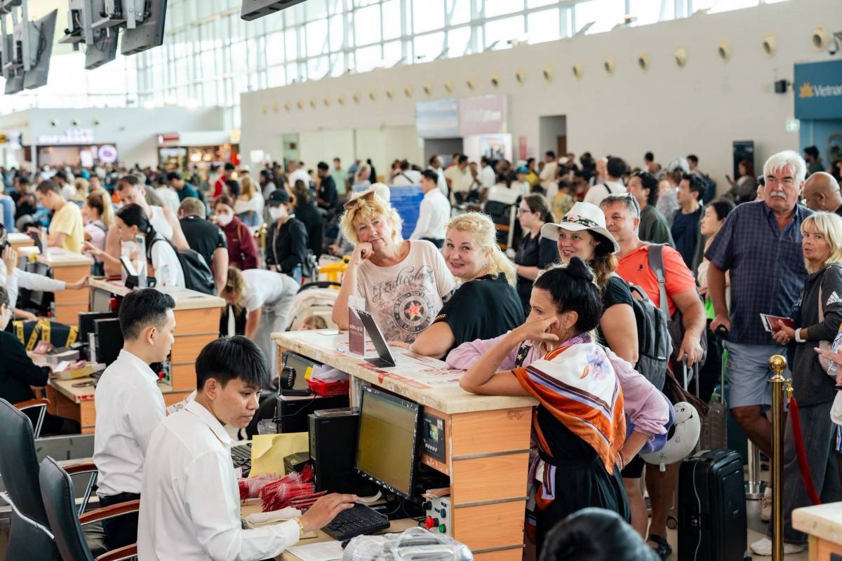 Hành khách làm thủ tục tại Cảng HKQT Phú Quốc