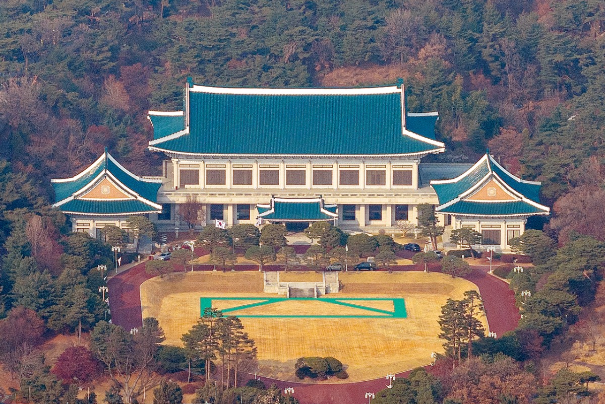 Tổng thống Hàn Quốc và nội các thảo luận về phương hướng mới trong bối cảnh xung đột