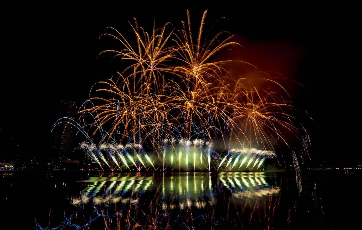 Lễ hội Pháo hoa Quốc tế Đà Nẵng (DIFF) điểm tô sắc màu rực rỡ cho sông Hàn. Ảnh: Ánh Dương.