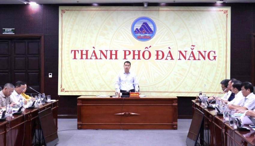 Chủ tịch UBND TP Nguyễn Mạnh Hùng phát biểu chỉ đạo tại buổi làm việc.