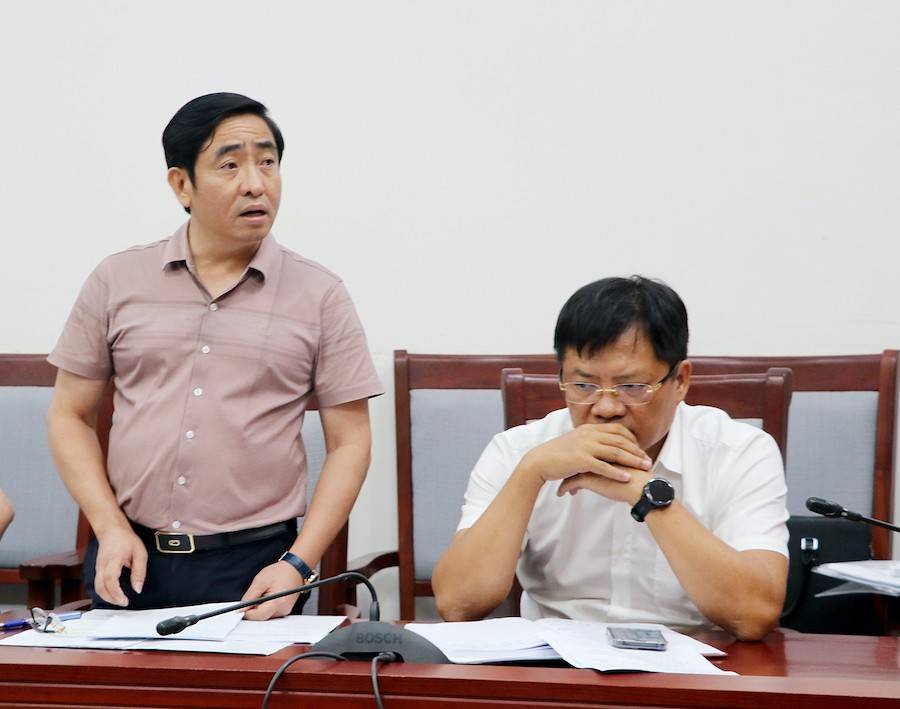 Ông Cao Minh Tú - Chủ tịch UBND phường Cửa Lò phát biểu tại cuộc họp