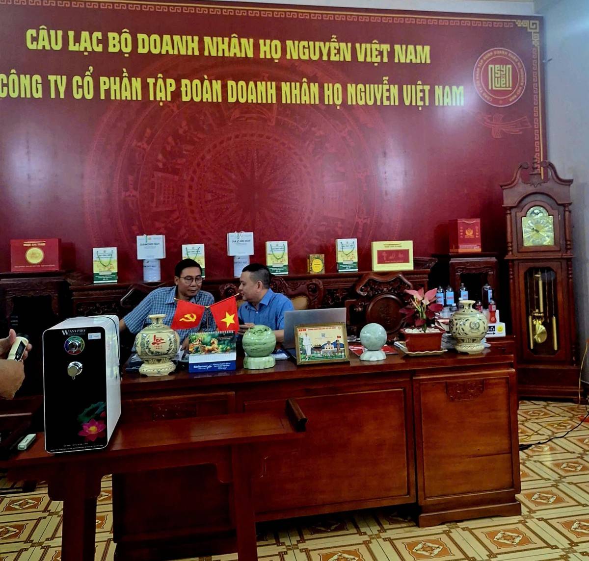 Câu lạc bộ Doanh nhân họ Nguyễn Việt Nam đã phối hợp cùng Water King Group tổ chức chương trình trao đổi và giới thiệu giải pháp máy lọc nước ứng dụng công nghệ hydrogen