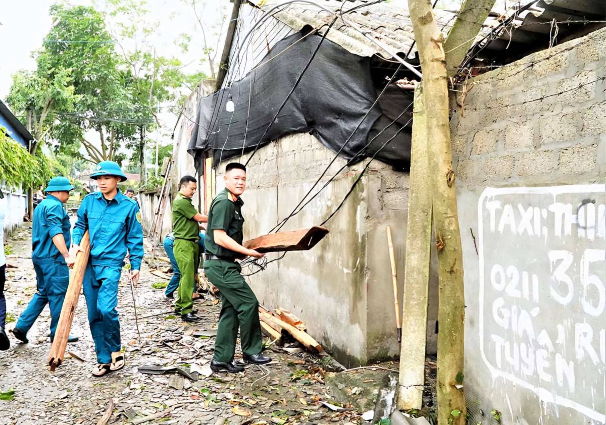 Mưa dông gây thiệt hại gần 200 nhà dân tại Phú Thọ