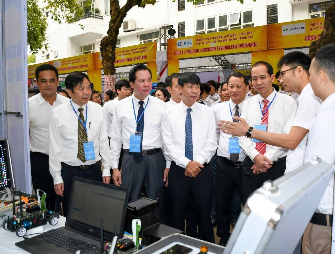 Phú Thọ: Gần 2000 học sinh tham gia kết nối đào tạo việc làm