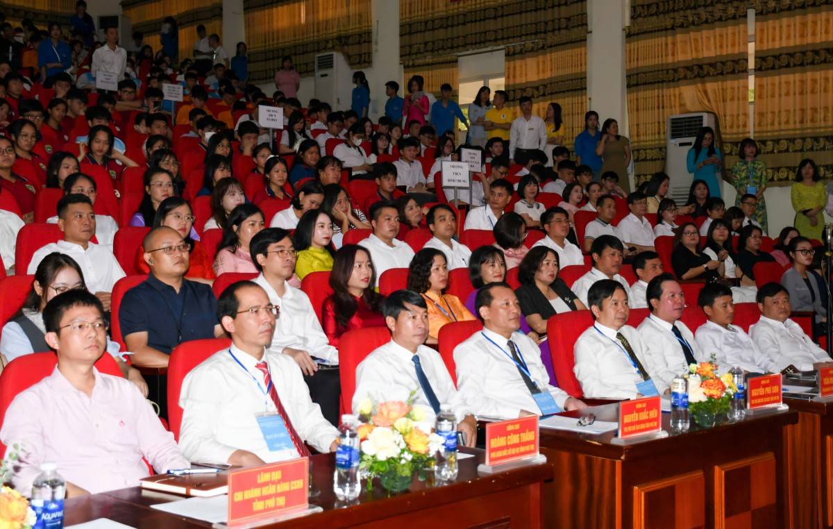 Phú Thọ: Gần 2000 học sinh tham gia kết nối đào tạo việc làm