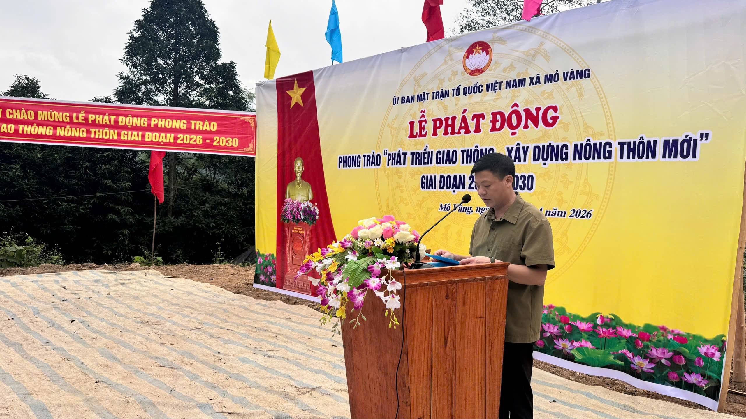 Triệu Tòn Triệu – Bí thư Đảng ủy, Chủ tịch HĐND xã; đồng chí Hà Đình Thư – Phó Bí thư Thường trực Đảng ủy