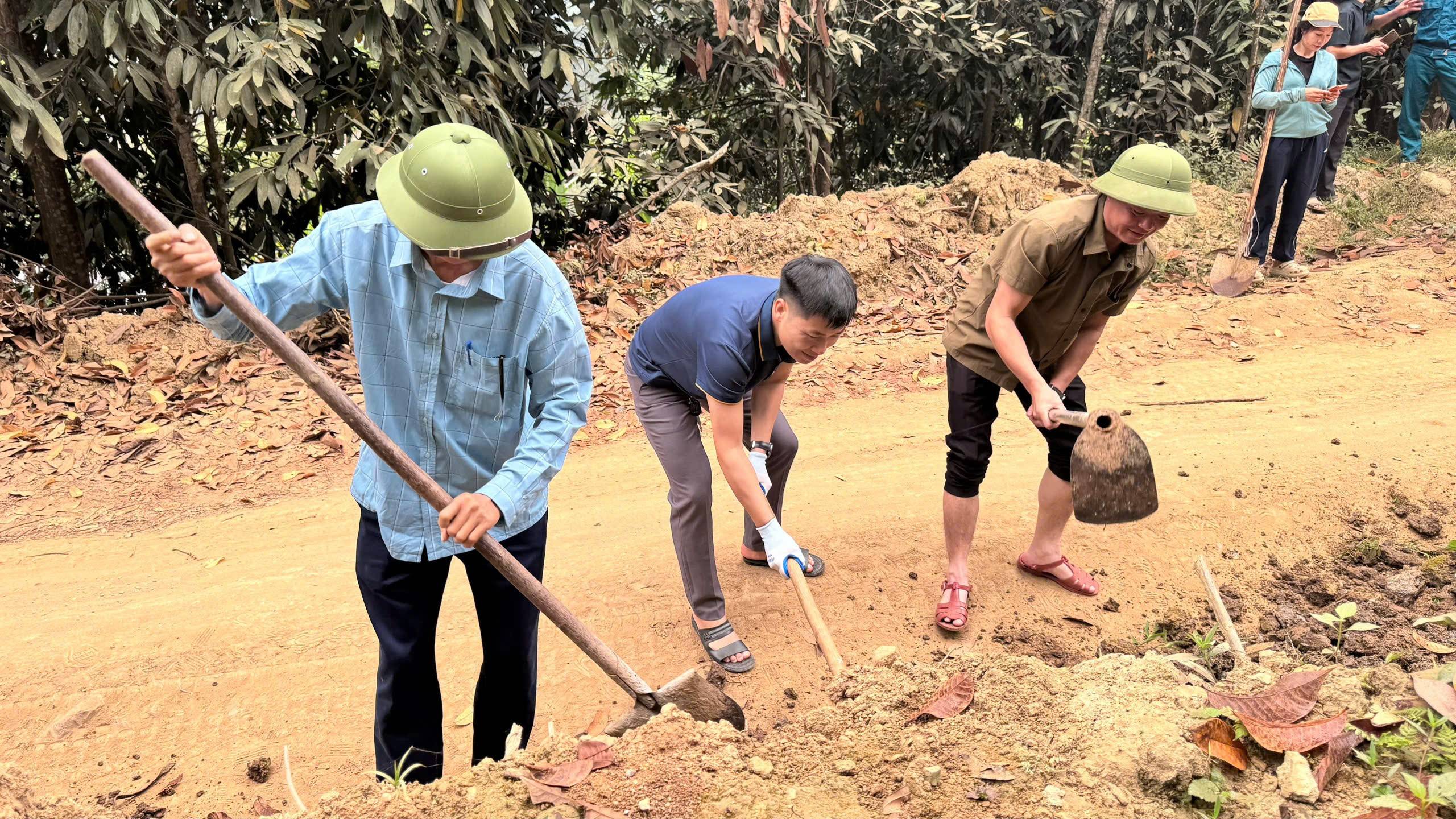 Lào Cai: Phong trào làm đường nông thôn ở Mỏ Vàng và bài học phát huy sức mạnh từ nhân dân