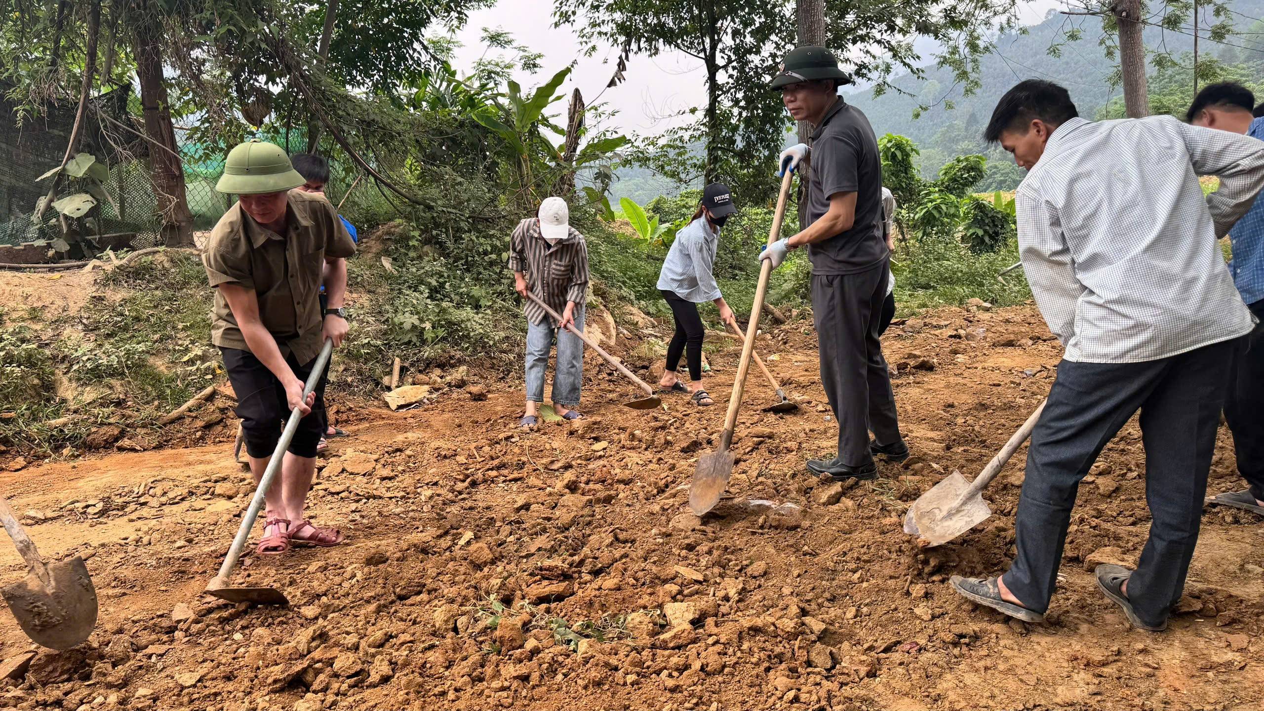 Lào Cai: Phong trào làm đường nông thôn ở Mỏ Vàng và bài học phát huy sức mạnh từ nhân dân