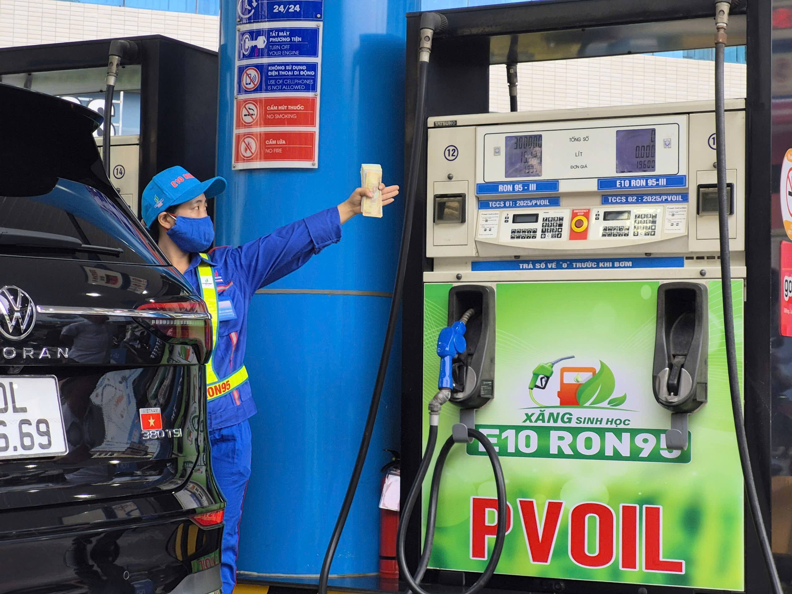 Xăng sinh học E10 trước giờ G: Thị trường “chạy đà” nhưng mới hai ông lớn sẵn sàng