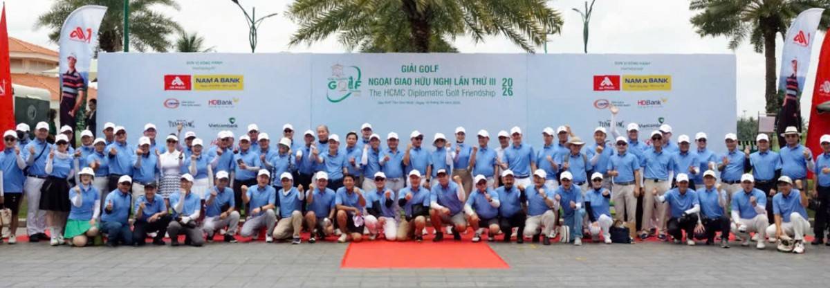 Chụp ảnh kỷ niệm tại Giải đấu (Ảnh: Uyển Nhi)