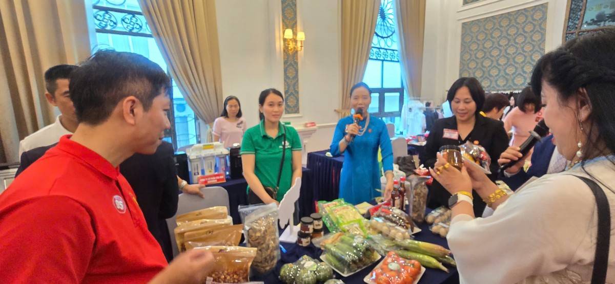 Các gian hàng trưng bày