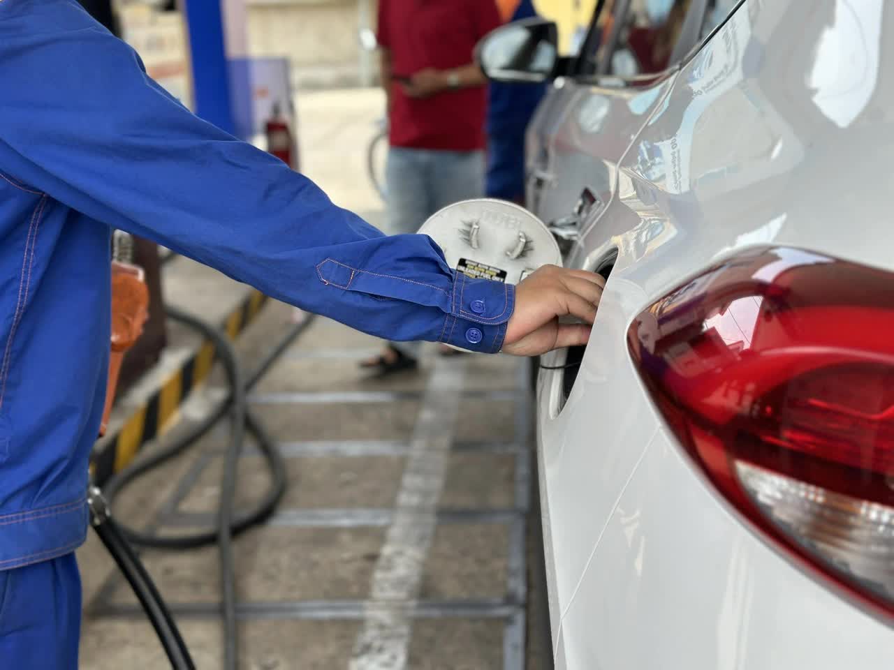 Đề xuất giảm thuế nhập khẩu ưu đãi xăng dầu về 0% đến hết 30/6