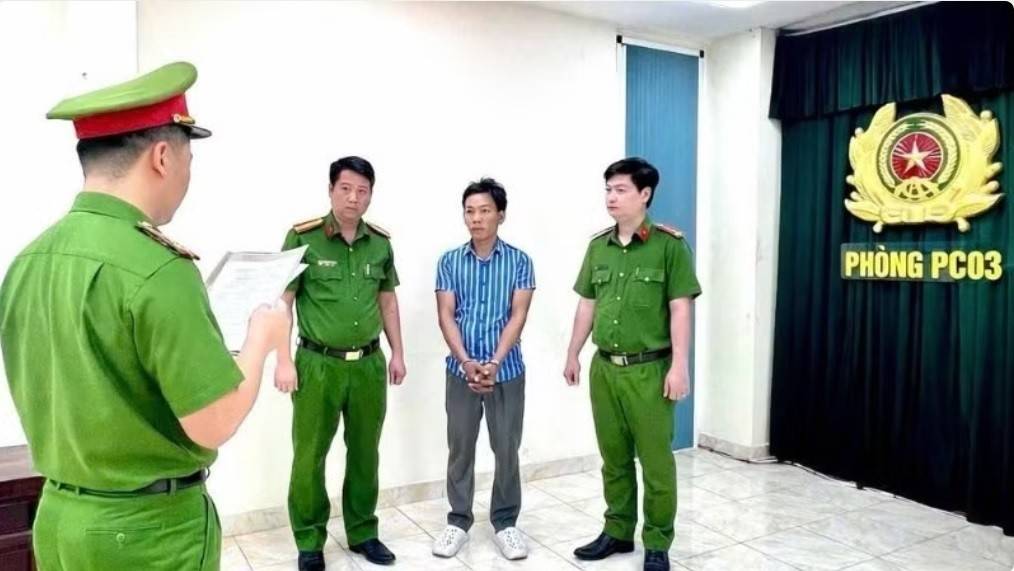 Cơ quan Cảnh sát điều tra Công an tỉnh Đồng Nai thi hành quyết định khởi tố, bắt tạm giam Hồ Văn Kha.