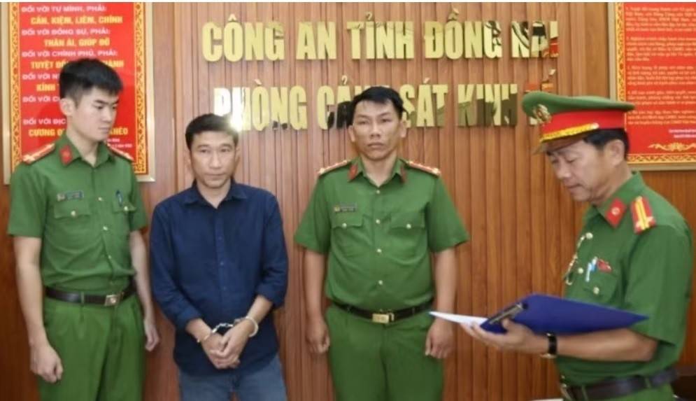 Cơ quan Cảnh sát điều tra Công an tỉnh Đồng Nai thi hành quyết định khởi tố, bắt tạm giam Phan Văn Lợi.