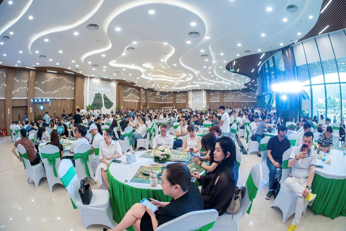 Hai ngày cuối tuần, Vinhomes Global Gate Hạ Long đón hơn 3.500 khách hàng, nhà đầu tư