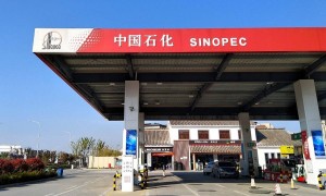 Trung Quốc điều chỉnh giá trần bán lẻ xăng và dầu diesel