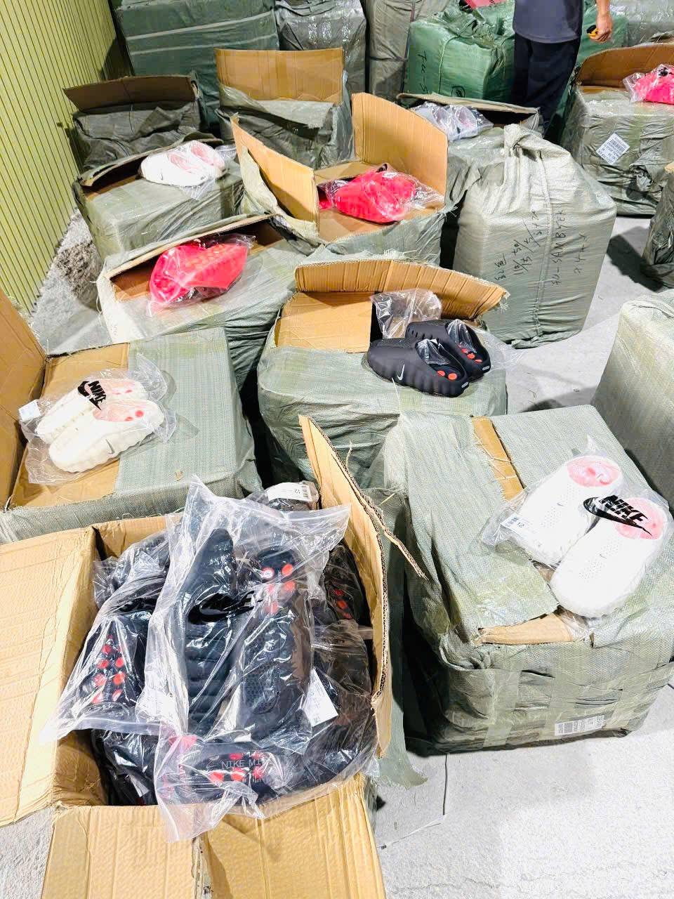 Hải quan phát hiện, ngăn chặn hơn 17.000 sản phẩm vi phạm về xuất xứ và ghi nhãn hàng hóa