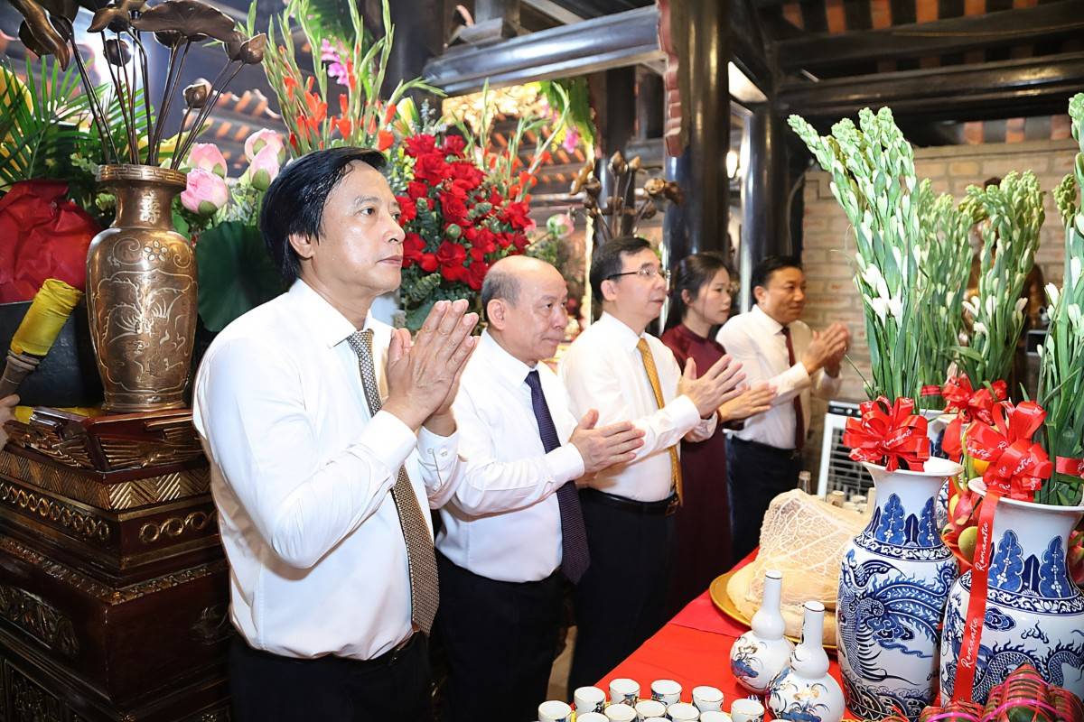 Phú Thọ dâng hương Quốc Tổ và Tổ Mẫu, lan tỏa đạo lý nguồn cội