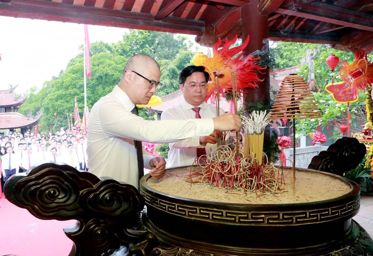 Phú Thọ dâng hương Quốc Tổ và Tổ Mẫu, lan tỏa đạo lý nguồn cội