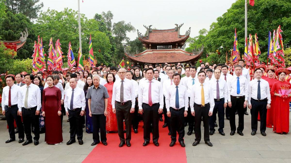 Phú Thọ dâng hương Quốc Tổ và Tổ Mẫu, lan tỏa đạo lý nguồn cội