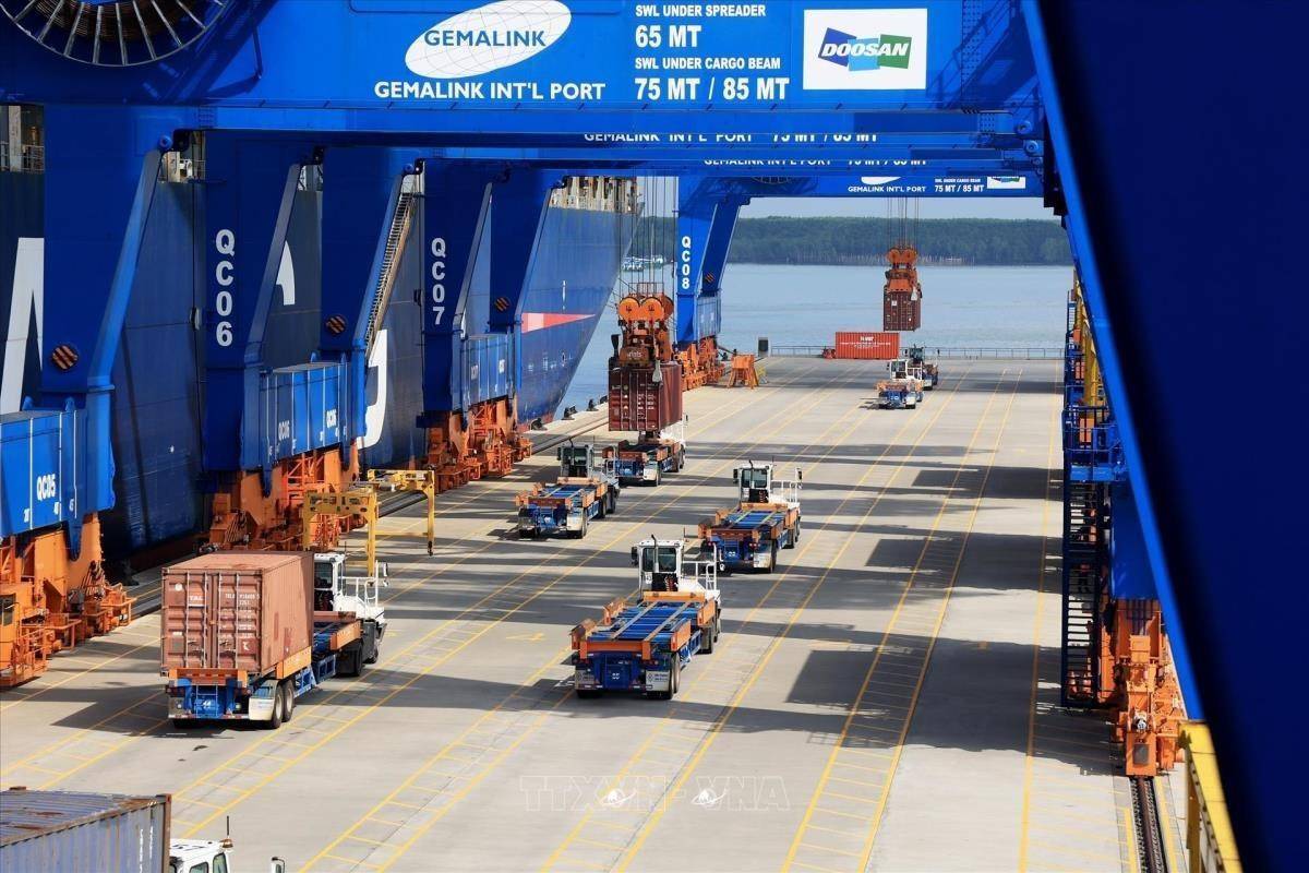 Xuất nhập khẩu nửa đầu tháng 4/2026 giảm gần 10%, cán cân thương mại thâm hụt 4,25 tỷ USD