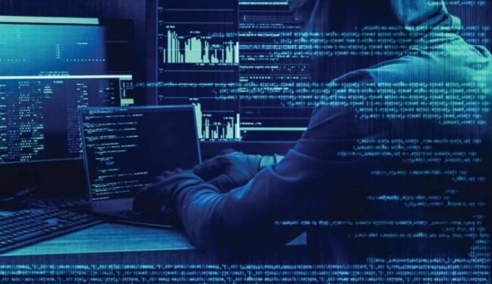 Môi trường internet ngày nay tuy hữu dụng nhưng lại vô cùng nguy hiểm với các tổ chức, doanh nghiệp. Chỉ với một số kỹ thuật tấn công mạng tin tặc đã có thể thâm nhập và lấy cấp thông tin, dữ liệu quan trọng của doanh nghiệp (Ảnh minh họa).