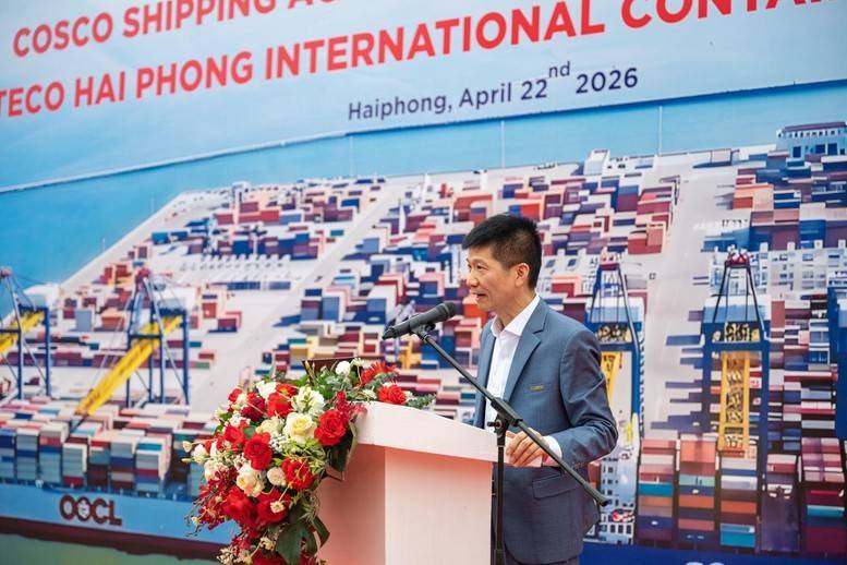 Ông Nguyễn Văn Tiến - Phó chủ tịch HĐQT Công ty Cảng Container Quốc tế Hateco Hải Phòng phát biểu tại sự kiện đón siêu tàu COSCO SHIPPING AQUARIUS (Ảnh: https://baochinhphu.vn).
