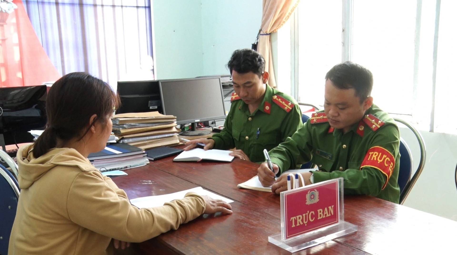 Bộ Công an cho phép “cam kết thu nhập” khi mua nhà ở xã hội, gỡ nút thắt thủ tục cho người lao động tự do