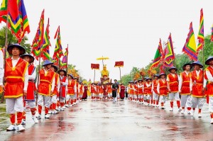 Rực rỡ lễ rước kiệu Đền Hùng