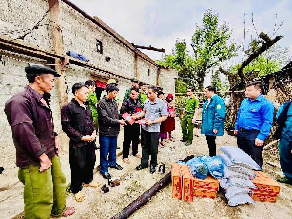 Lũng Cú (Tuyên Quang) khẩn trương khắc phục thiệt hại do lốc xoáy, phát huy “4 tại chỗ”