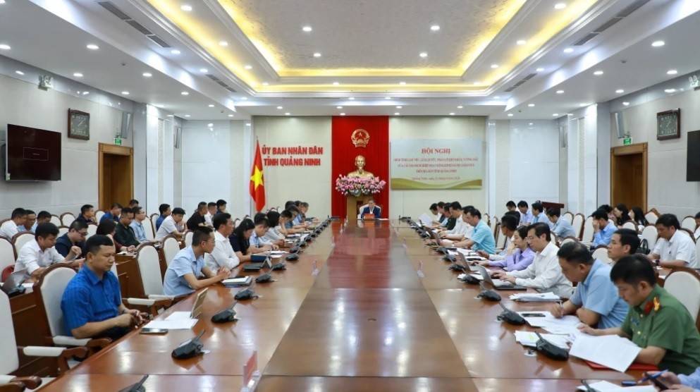 Chủ tịch UBND tỉnh Quảng Ninh Bùi Văn Khắng chủ trì hội nghị giải quyết, tháo gỡ khó khăn vướng mắc của các doanh nghiệp logistics.