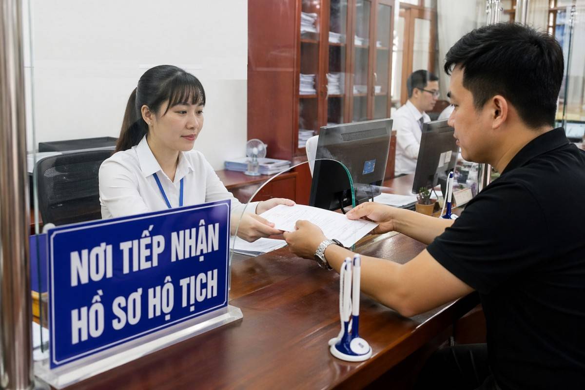 Người dân không cần về nơi cư trú xin xác nhận độc thân từ 1/3/2027