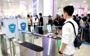 Cao điểm bay 30/4: Sân bay căng tải, VNeID vào “bài test lớn”
