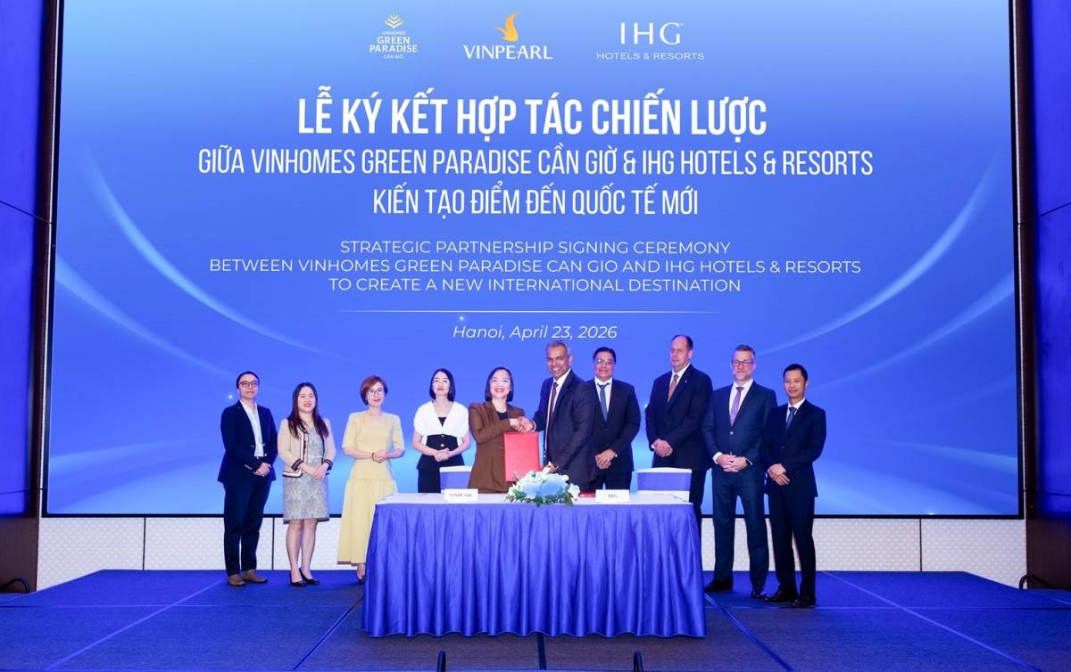 Lễ ký kết hợp tác giữa Vinhomes Green Paradise và IHG Hotels & Resorts mở đường cho sự hiện diện của những tiêu chuẩn du lịch, nghỉ dưỡng hàng đầu thế giới tại siêu đô thị biển. Ảnh: Vinpearl.
