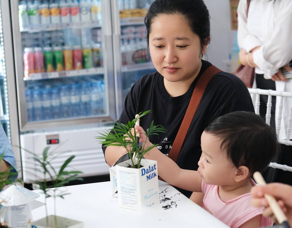 Workshop Vỏ hộp tái ‘xinh’ 4: Lan tỏa vòng tuần hoàn xanh hưởng ứng Ngày Trái Đất