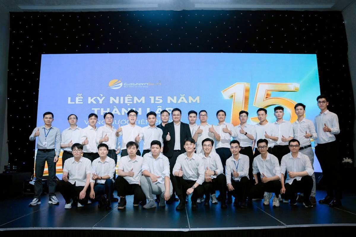 Tập thể Eastern Sun. CEO Mai Xuân Hoàng: nếu tiếp tục đi theo lối cũ, doanh nghiệp sẽ khó tạo ra đột phá. Nếu chỉ là công ty phần mềm, chúng tôi không thể đi xa!