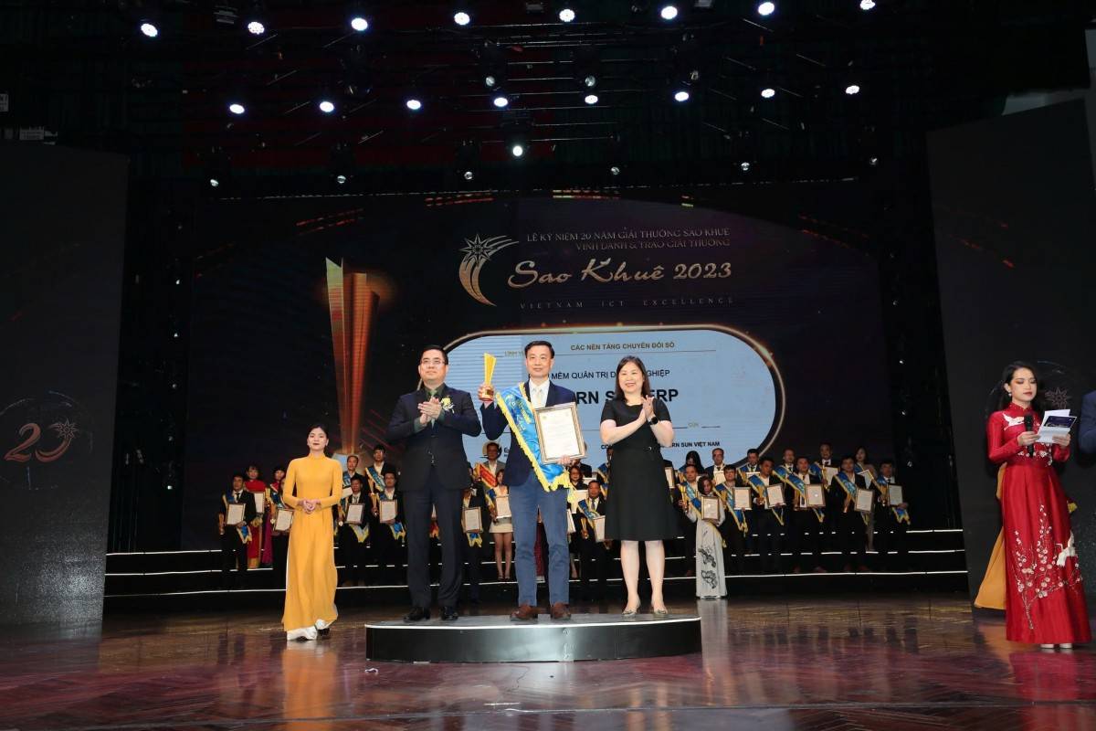 Eastern Sun, hội viên Hiệp Hội doanh nghiệp nhỏ Việt Nam trong lễ Vinh danh và Trao Giải thưởng Sao Khuê 2023, cho nền tảng chuyển đổi số