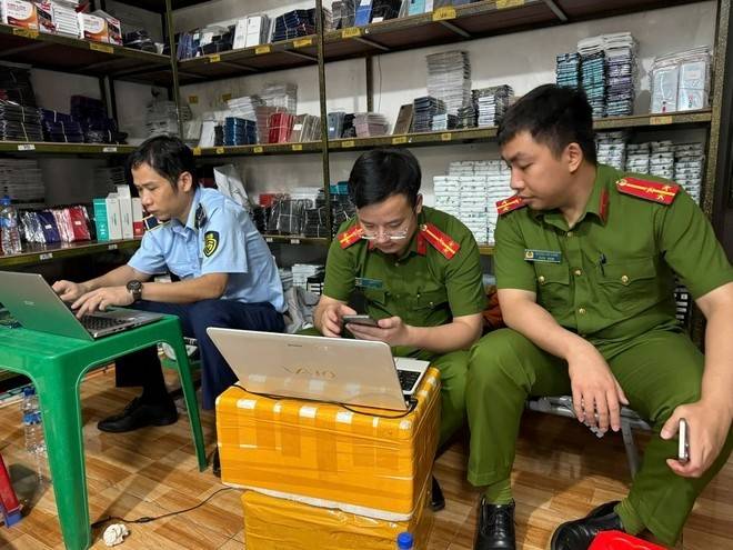 Trong suốt quá trình hoạt động kinh doanh, doanh nghiệp phải luôn chú trọng việc kiểm soát mọi hoạt động liên quan đến hóa đơn để hạn chế tối đa những rủi ro pháp lý có thể xảy ra (Ảnh minh họa).